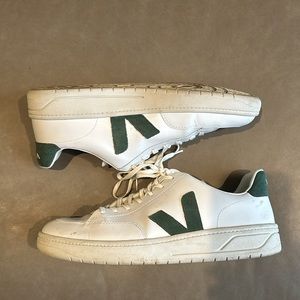 Veja V-12 Cyprus Green Men’s 13
